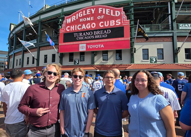 UI7 Students at Cubs game